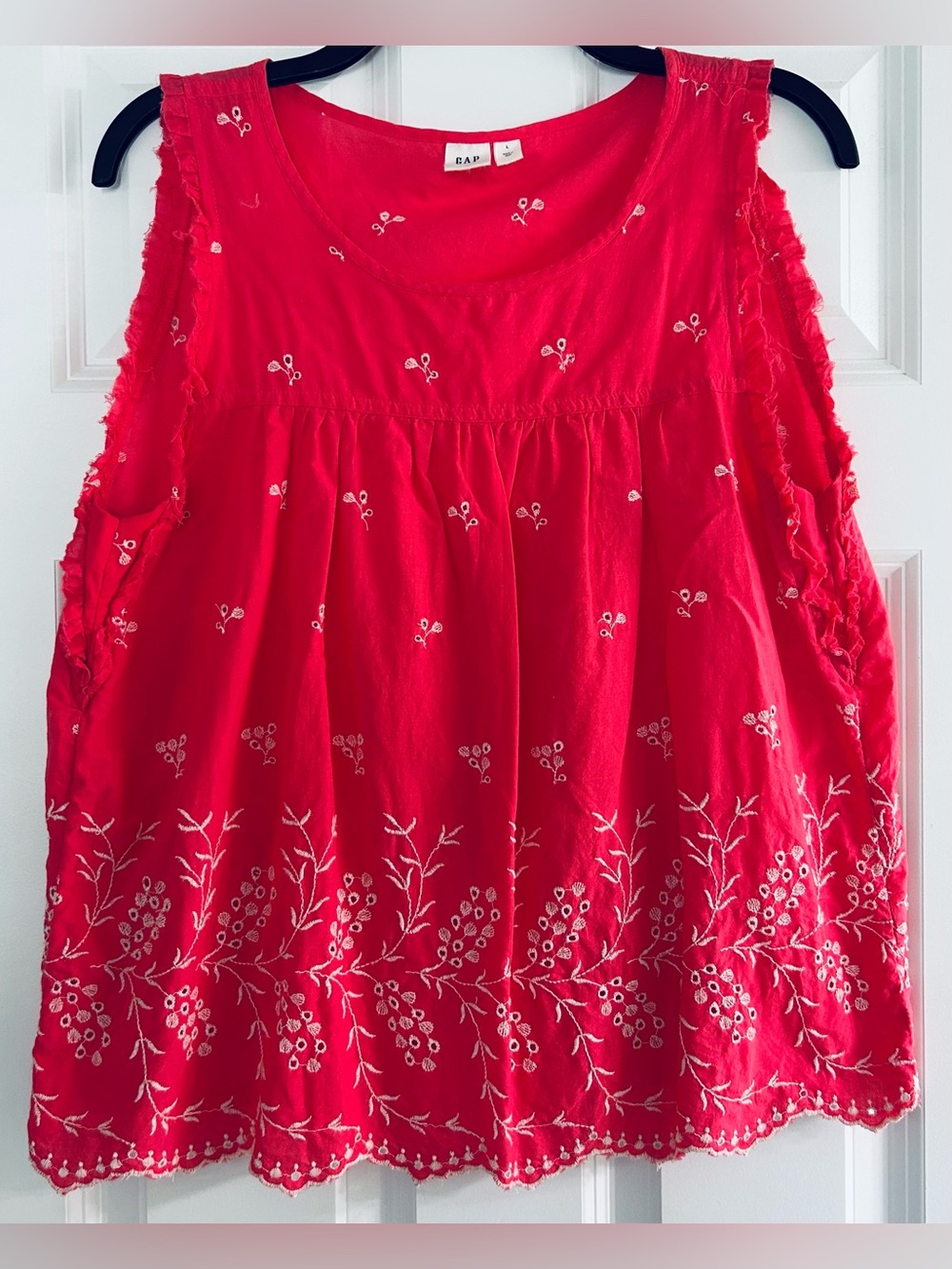 GAP Raw Edge Sleeveless Embroidered Scallop-Hem Top